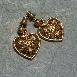 FILIGREE HEART EARRINGS NWOT